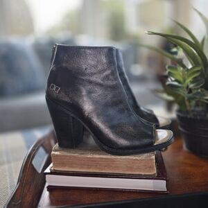 BedStu Peep-Toe Black Ankle Booties Size 7